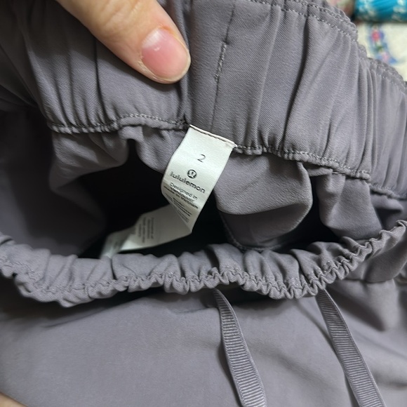 EUC lululemon On the Fly Skirt size 2 - Picture 4 of 4